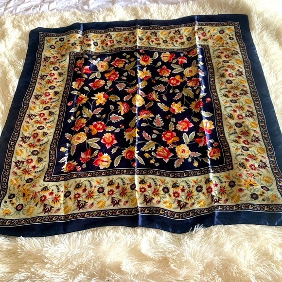 Gorgeous Pure‎ Silk Big Scarf - Picture 1 of 8